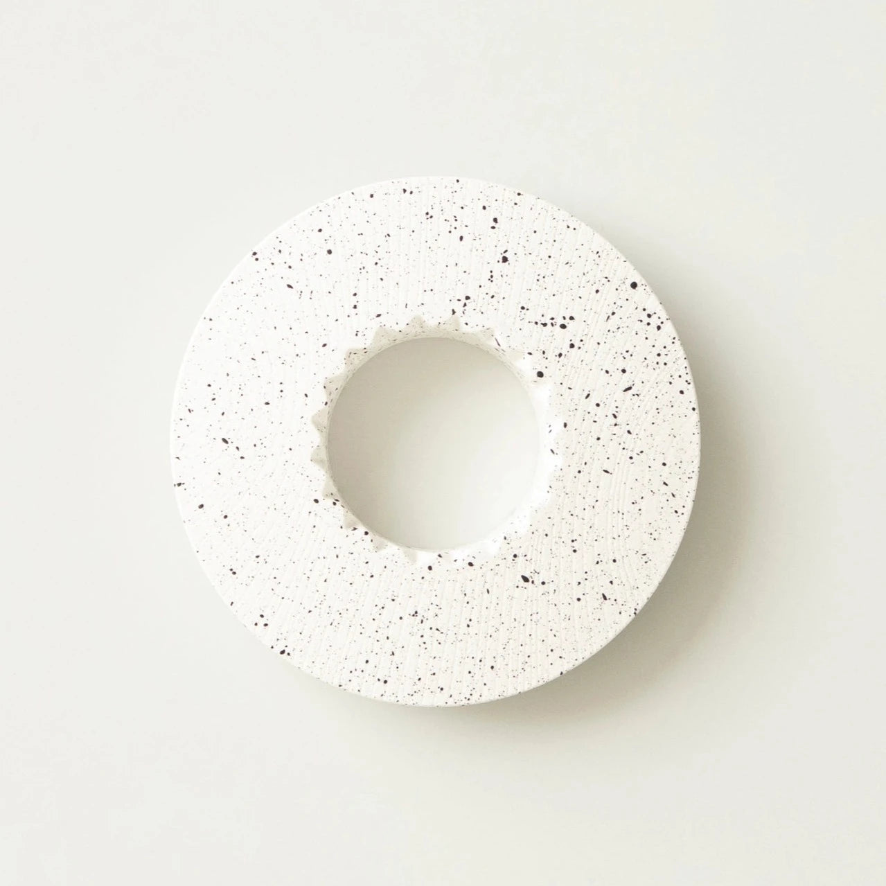 ORIGAMI JAPAN white with black dot grain dripper holder