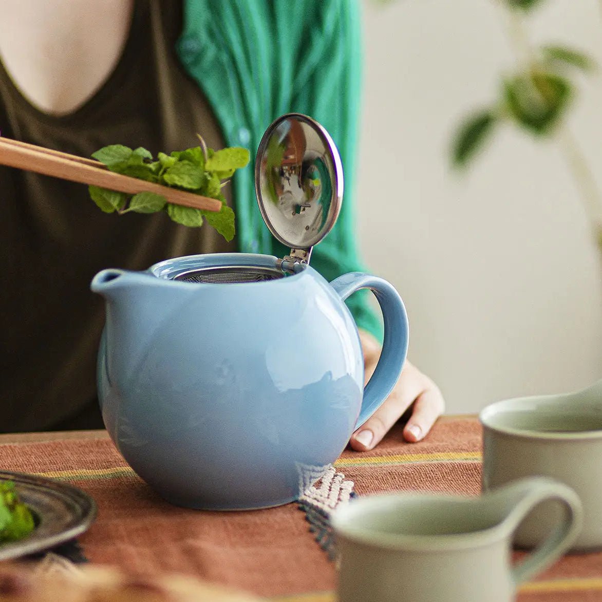 ZERO JAPAN Round Ceramic Teapot 34oz - café la maison J.