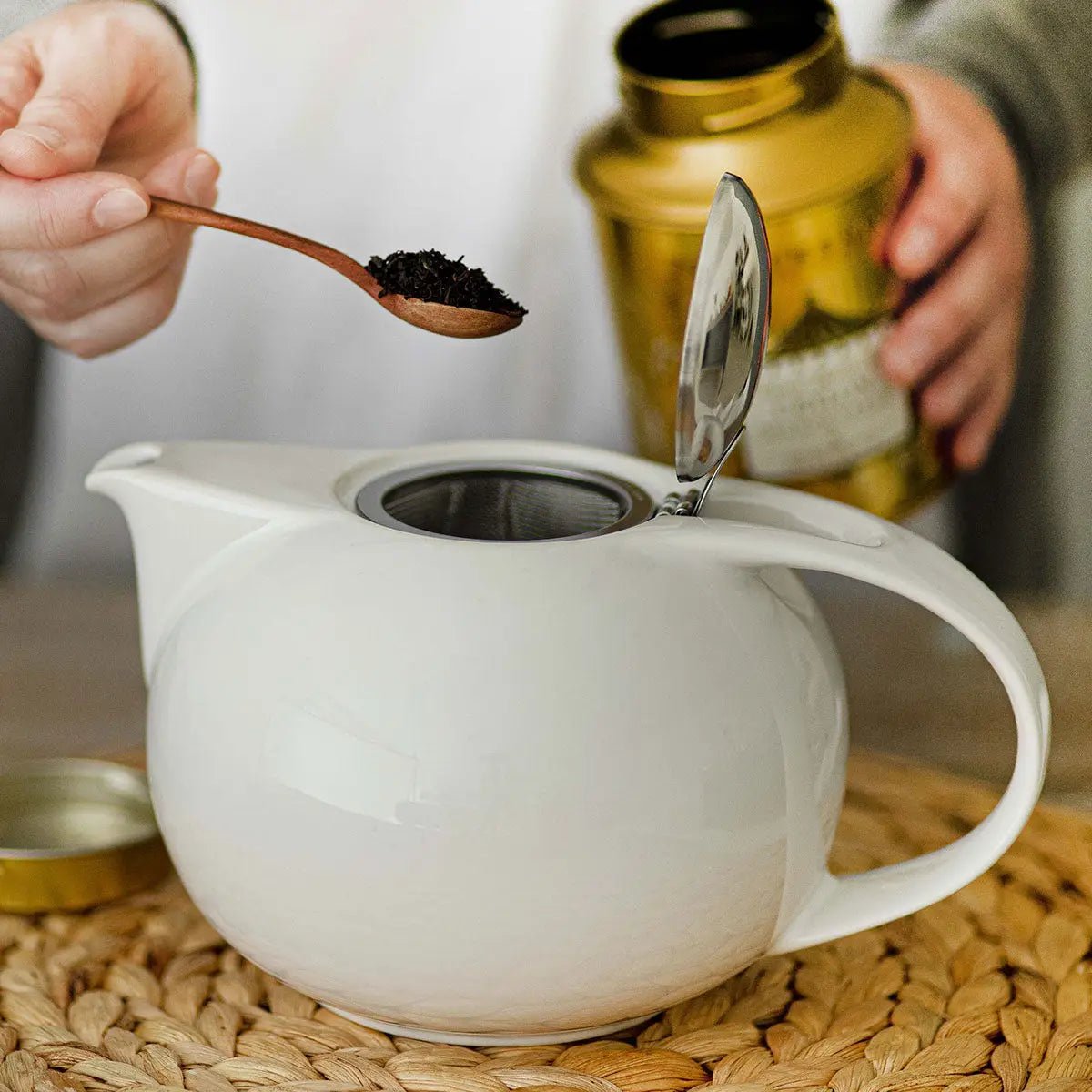 ZERO JAPAN Round Ceramic Teapot 45oz - café la maison J.